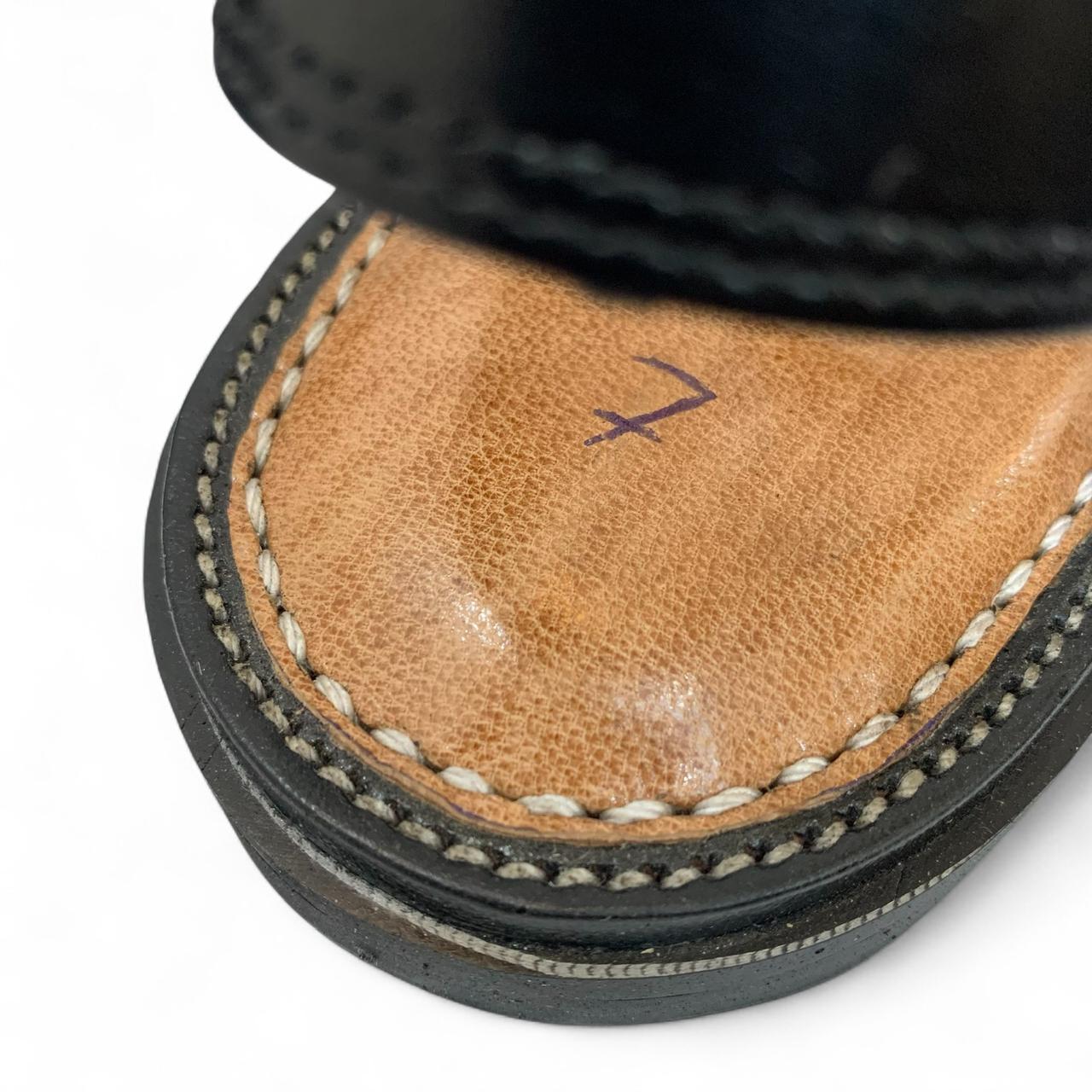 Peshawari chappal in a sleek black finish