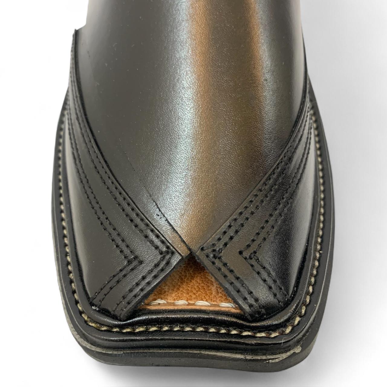 Peshawari chappal in a sleek black finish